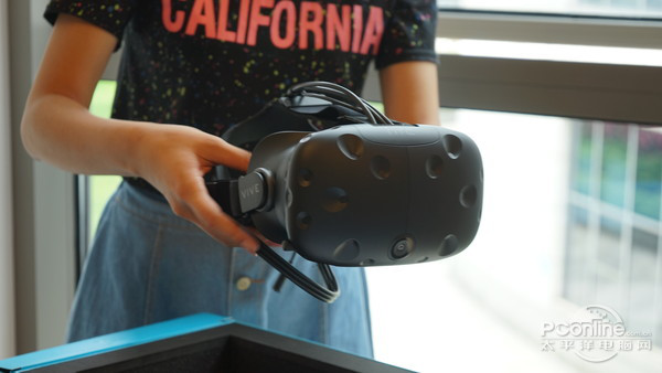 HTC Vive开箱评测 VR设备之巅当之无愧